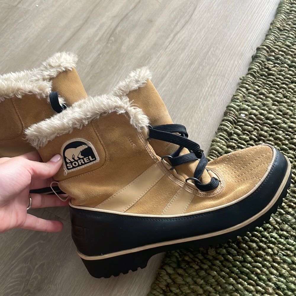 Sorel snow boots womens 11, new condition